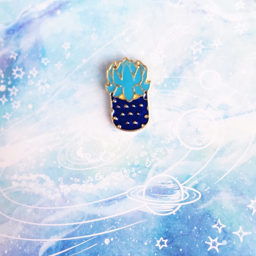 ✨ Tiny plant Pin ✨